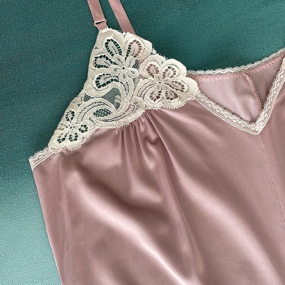 Deena Styled in California Vintage Teddy with Lace Trim - Picture 6 of 12